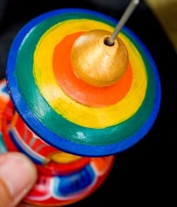 カラフル卓上ミニマニ車[横幅6cmx高さ8.5cm] - サブ4