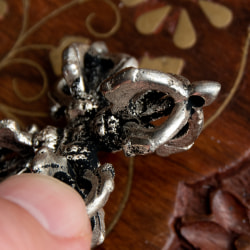 ヴィシュヴァ・ヴァジュラ（交差金剛杵） - 羯磨【長さ：4.5cm】 - サブ3