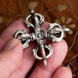 ヴィシュヴァ・ヴァジュラ（交差金剛杵） - 羯磨【長さ：4.5cm】 - サブ4