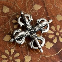 ヴィシュヴァ・ヴァジュラ(交差金剛杵) - 羯磨【長さ:4.5cm】