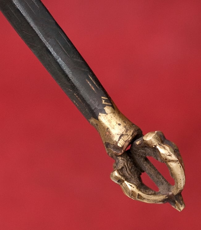 タントラの神々が持っている杖(ガドゥヴァーンガ) 【約62cm】 7 - 先端部分にもドルジェがあります