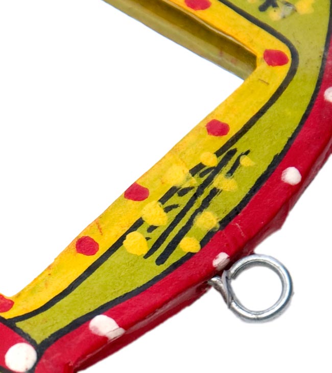 ミティラー画の壁掛け鏡 (象) 2 - こちらの輪っかを使えば、壁に掛けたりできるので用途が広がります!