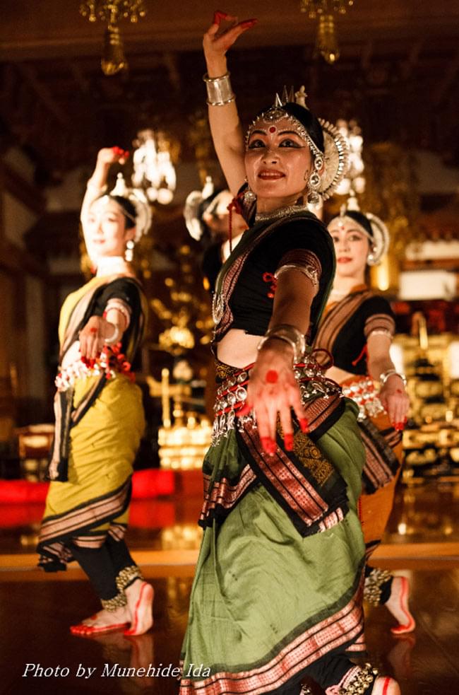 Sangeet Mela TOKYO2014 - インド古典音楽&舞踊オールナイトフェスティバル - 6 - 本堂での舞踊の様子。大変美しいです