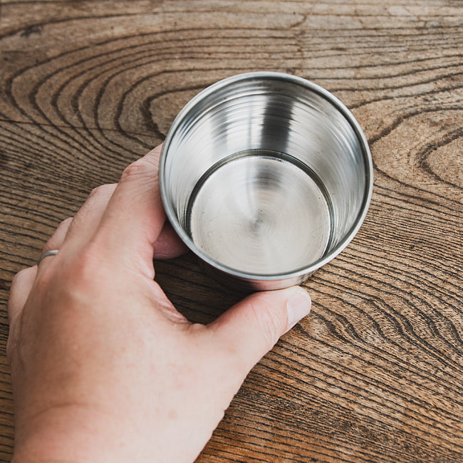 【送料無料・15個セット】ステンレスのチャイカップ[直径：約7.5cm x 高さ：約9cm ] 4 - 内側の様子です。