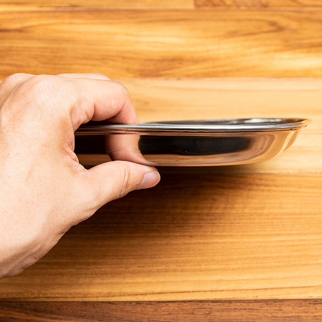 【送料無料・4個セット】3分割ランチプレート[約25.5cm] 4 - 横から撮影してみました。程よい深さで乗せたものがこぼれづらくなっています。