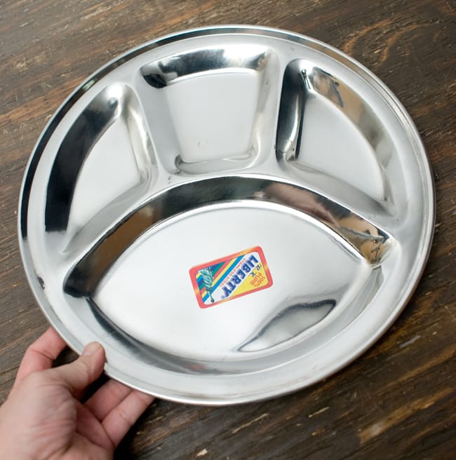 【送料無料・4個セット】分割カレー丸皿【31.8cm】 6 - 手に取るとこれくらいの大きさです。