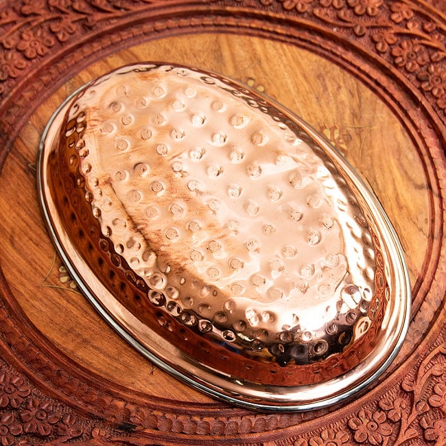 【送料無料・2個セット】槌目付き 銅装飾のオーバルプレート(23.5×15.6cm) 4 - 裏面の様子です。高級感のある仕上がりです。※入荷時期により、底面に打痕がない場合がございます。