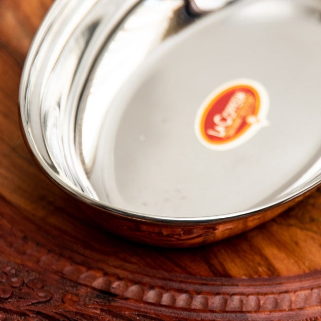 【送料無料・2個セット】槌目付き 銅装飾のオーバルプレート（23.5×15.6cm） 6 - 艶やかなステンレスが美しいです。