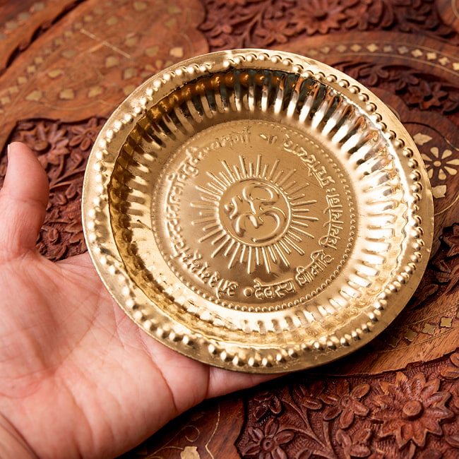 【送料無料・7個セット】【祭壇用】オーンの礼拝皿　【直径：約17cm】 6 - 手に取るとこれくらいの大きさです。