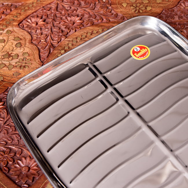 【送料無料・3個セット】インドのステンレス製 バナナリーフプレート[約30.3cm] 6 - 凹凸がかわいいですね