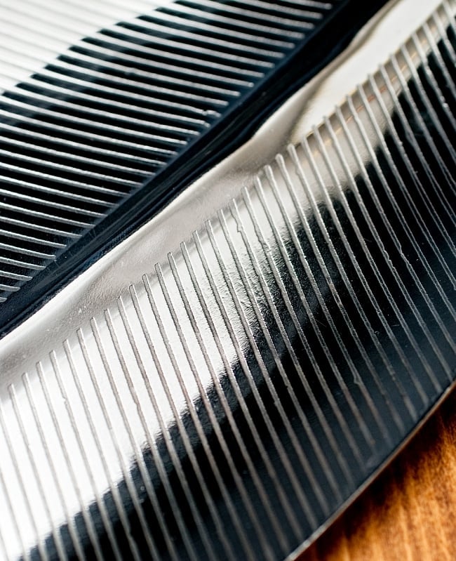 【送料無料・3個セット】インドのステンレス製 バナナリーフプレート[約26.5cm] 4 - 拡大写真です