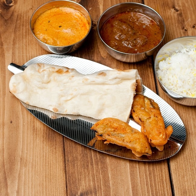 【送料無料・3個セット】インドのステンレス製 バナナリーフプレート[約26.5cm] 8 - こちらの商品の使用例になります