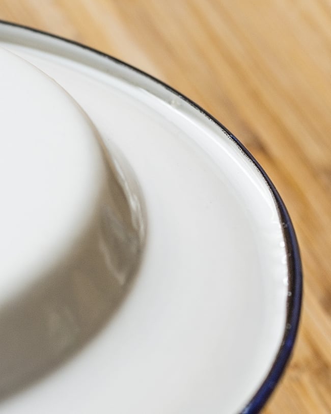 【送料無料・4個セット】印度琺瑯 アンティーク調のホーロー トーストプレート - 20cm 6 - 裏面のふちの様子です。