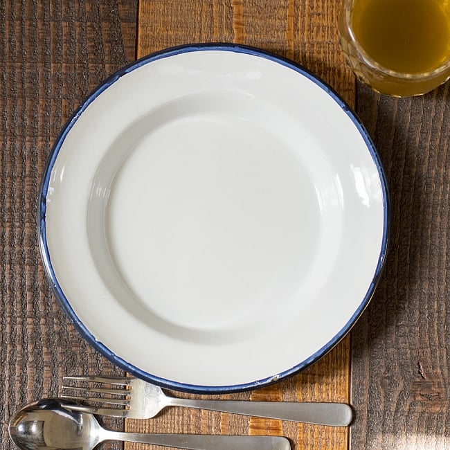 【送料無料・4個セット】印度琺瑯 アンティーク調のホーロー スーププレート - 22cm 3 - レトロテイストで日々の生活に彩りを。金属の軽さ・丈夫さにガラス質の滑らかさが加わって、熱や匂い移りに強いお皿です。