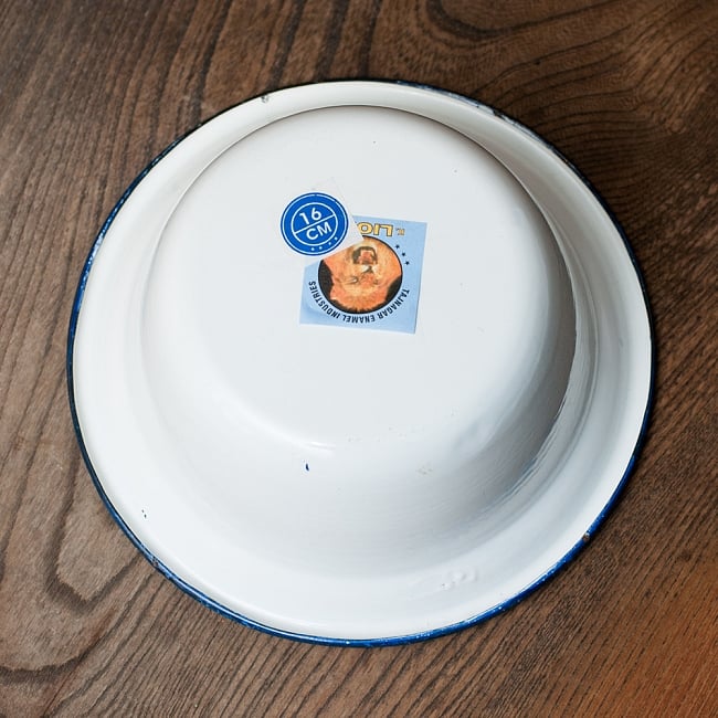 【送料無料・4個セット】印度琺瑯 アンティーク調のホーロー 多目的ボウル - 外径20cm程度 7 - 底面は平らなので安定感があります。