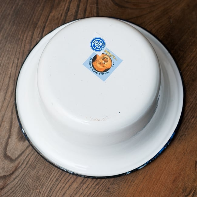 【送料無料・3個セット】印度琺瑯 アンティーク調のホーロー 多目的ボウル - 外径21.5cm程度 7 - 底面は平らなので安定感があります。