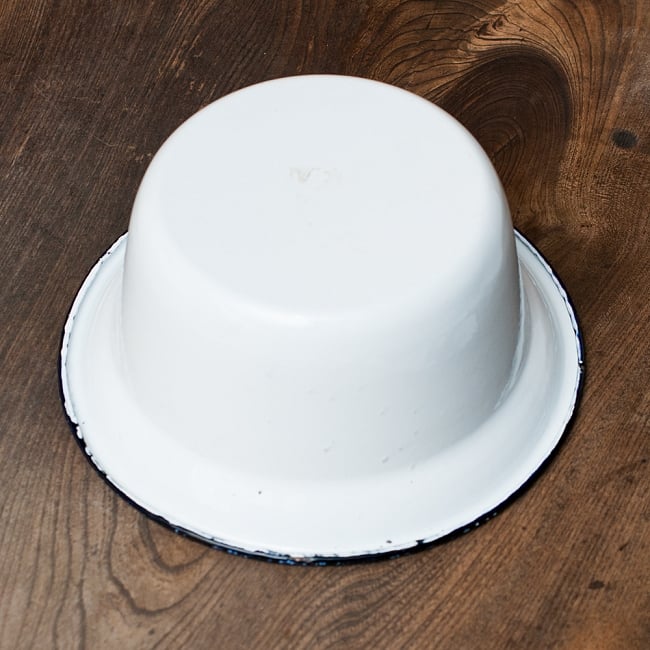 【送料無料・2個セット】印度琺瑯 アンティーク調のホーロー 多目的ボウル - 外径25cm程度 7 - 底面は平らなので安定感があります。