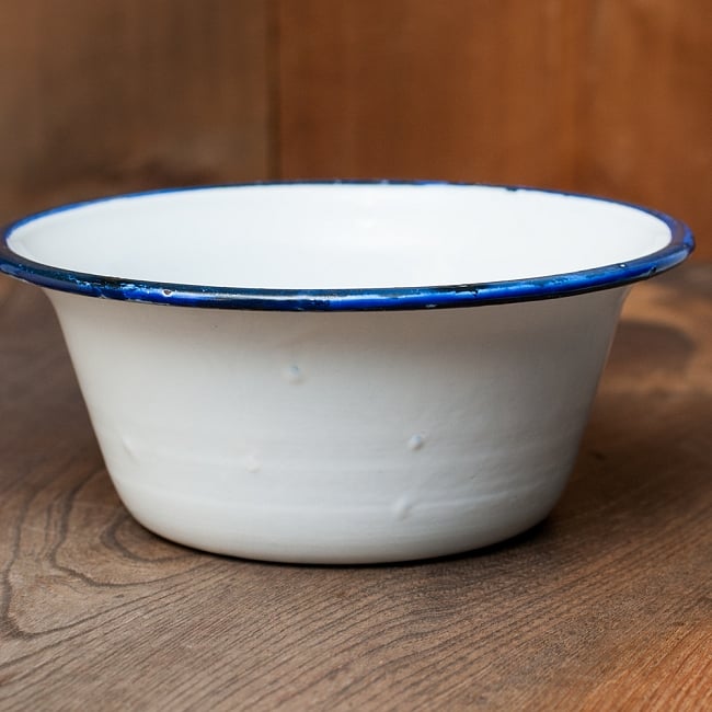 【送料無料・3個セット】印度琺瑯 アンティーク調のホーロー 多目的ボウル - 外径22.5cm程度 4 - 口が末広がりになっています。