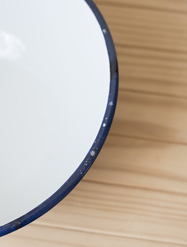 【送料無料・4個セット】印度琺瑯 アンティーク調のホーロー 大人数用サラダボウル - 23.5cm 5 - ふちの部分をみてみました。