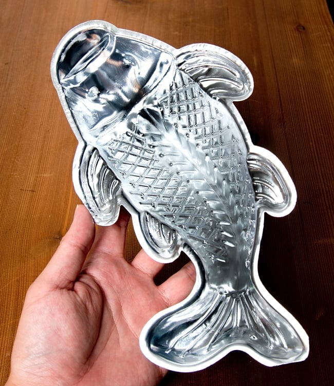 【送料無料・3個セット】縁起の良い鯉 魚の形をしたアルミニウム製 お菓子の型 - 26cm 9 - このくらいのサイズ感になります
