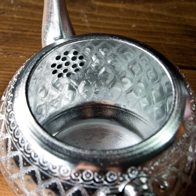 【送料無料・2個セット】エンボス入りまんまるレトロティーポット 600ml タイのアルミ細工急須 9 - 茶こしは胴穴タイプです