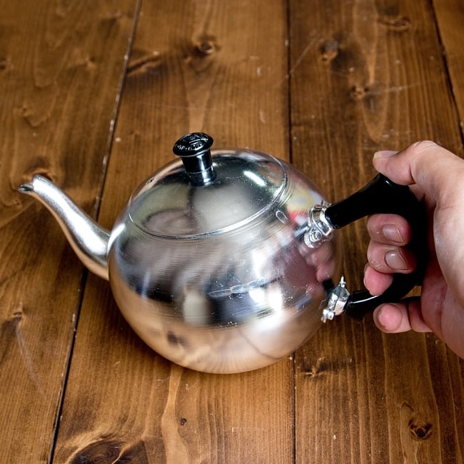 【送料無料・3個セット】まんまるレトロティーポット 1000ml タイのアルミ細工急須 11 - このくらいのサイズ感になります