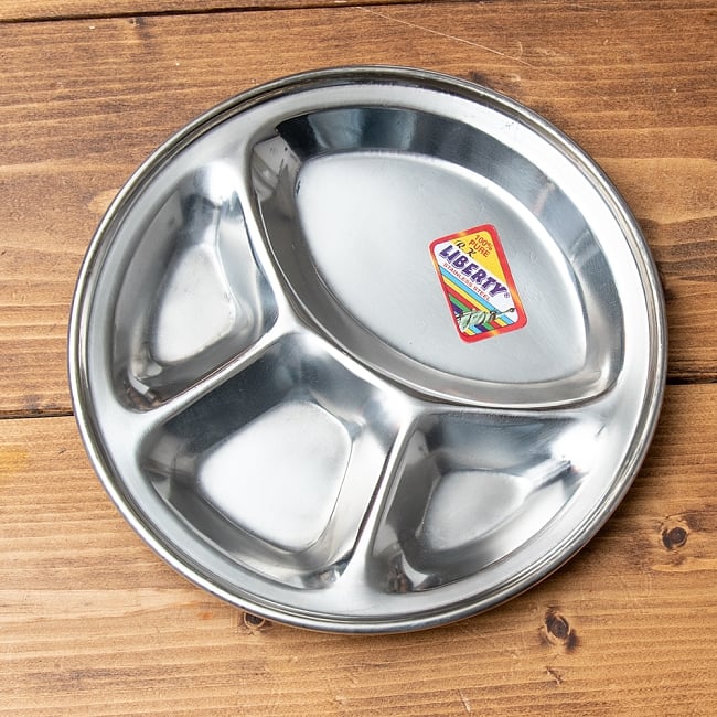 【送料無料・12個セット】とっても小さい分割カレー丸皿 【19cm】 3 - 近づいてみました。清潔なステンレス製です。