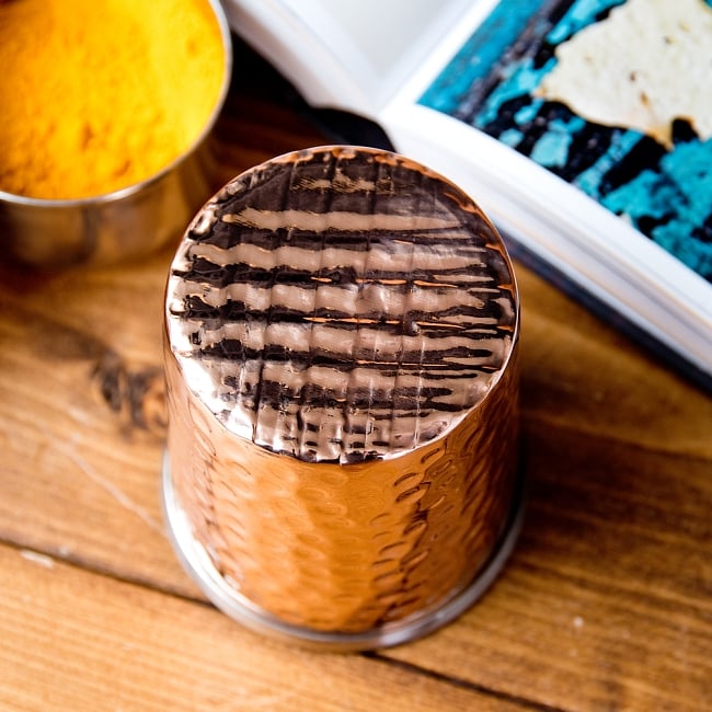 【送料無料・3個セット】インドの鎚目付き銅装飾コップ【高さ：9.5cm×直径：7.5cm】 5 - 底面はこのようになっております