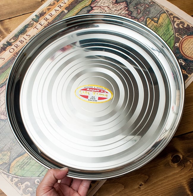 【送料無料・3個セット】カレー大皿 [約32.5cm]-重ね収納ができるタイプ 6 - サイズ比較のために、手と一緒に撮影しました