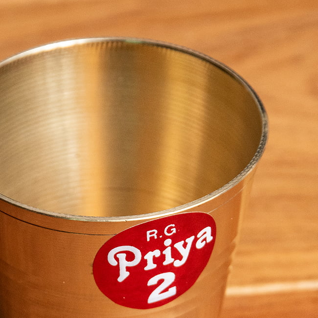 【5個セット】インドの礼拝用 ブラス製 プージャグラス カップ[6.5cm] 3 - 拡大写真です。入荷時期によって、シールは異なる場合がございます。