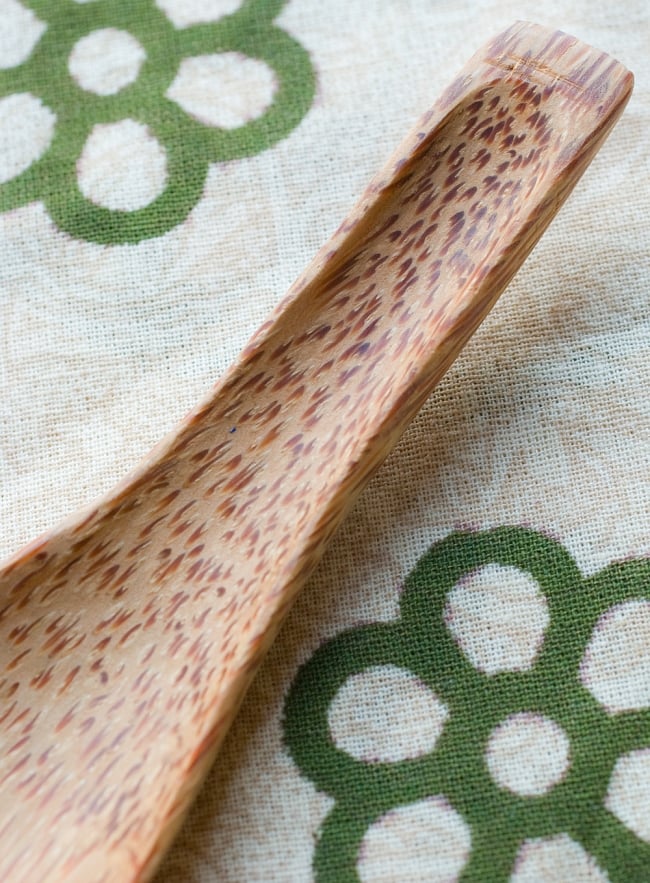 【5個セット】ココナッツのスプーン（レンゲ） 5 - しっかしと持ち手も彫られているので非常に持ちやすいです。