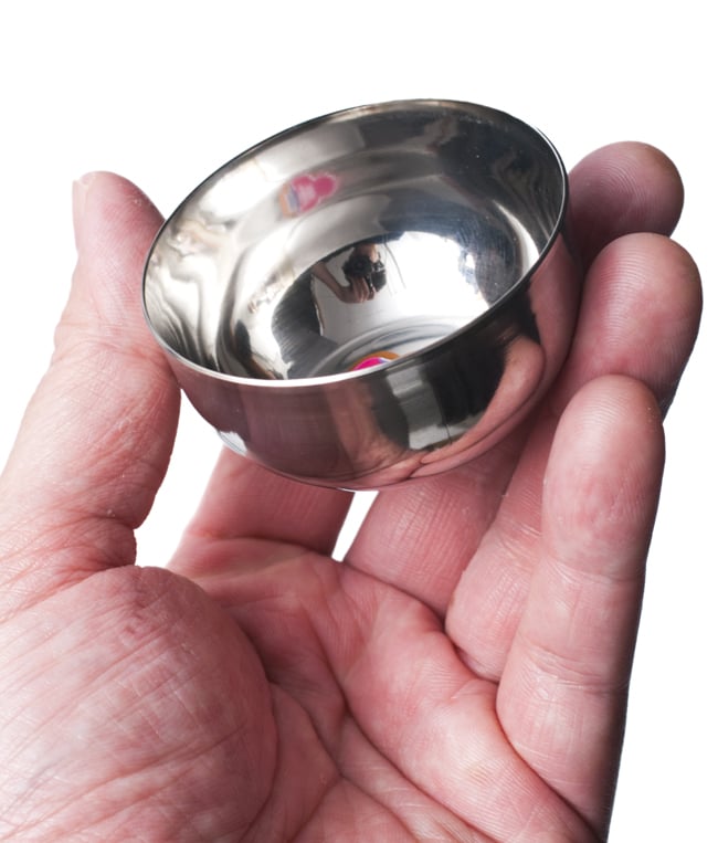 【10個セット】丸底のカレー小皿(約5.7cm×約2.8cm)極小サイズ アチャールボウル 6 - サイズ比較のために手に乗せてみました