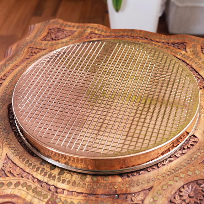 ロイヤルターリーセット クアトロ（高級カレー大皿1枚と高級カレー小皿4枚のセット） 4 - 裏面は銅・槌目仕上げになっています。