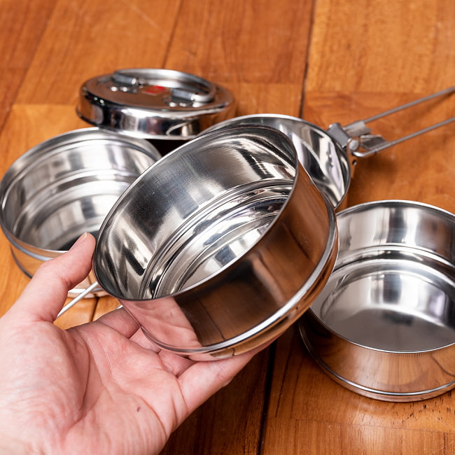 【6個セット】【4段】インド弁当箱【約19cm×約11.5cm】 11 - このように結構な深さがあるので、ひとつにご飯を入れて、残り3つにカレーなど、いろいろなレイアウトで使えます。