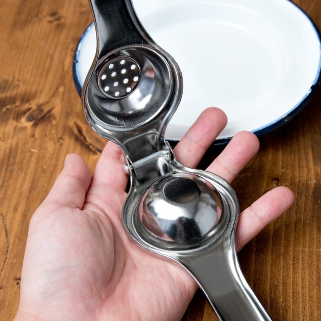 【6個セット】ライム＆レモンスクイーザー 絞り器 ジントニックなどへ 9 - このくらいのサイズ感になります