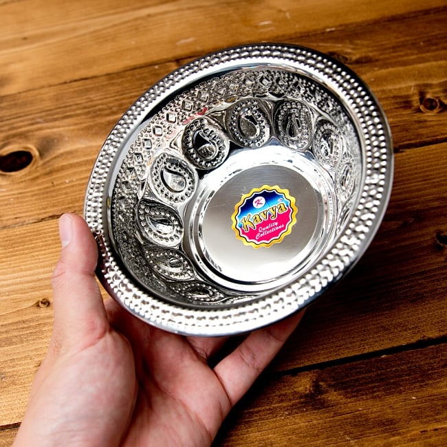 【12個セット】ペイズリーエンボスのアルミ皿 ボウル【直径：15.5cm】 7 - このくらいのサイズ感になります