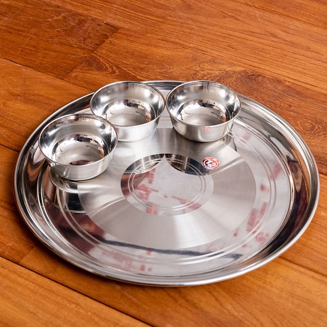 カレー皿セット[カレー大皿 No.12 （約28cm）と重なるサブジカトリ3枚のセット]の写真セット,カレー 皿,カレー 小皿,カトリ,カトゥリラウンドターリー,丸皿,ターリープレート,カレー 大皿,ステンレス 食器,ターリーカレー 皿