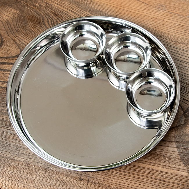 カレー大皿 [27.5cm]とカチュンバルカトリ3個のセットの写真1枚目です。お手頃なセットアイテムです。セット,ラウンドターリー,丸皿,ターリープレート,カレー 皿,カレー 大皿,ステンレス 食器,ターリーカレー 皿,カレー 小皿,カトリカレー 皿,カトゥリ