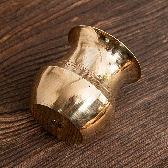 【3個セット】インドの水さし ロタ【ブラス】[6cm] 4 - 丸みを帯びた可愛らしいフォルム。