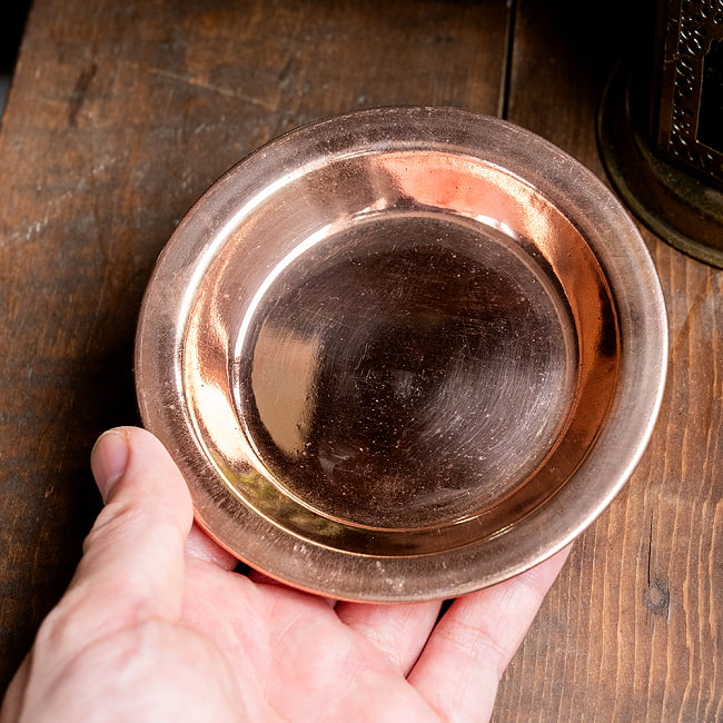 【12個セット】【祭壇用】銅仕上げカトリ（小皿）　【直径：約11cm】 6 - このくらいのサイズ感になります