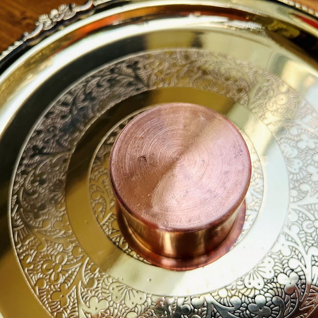 【12個セット】【祭壇用】銅製カップ 【直径:約5cm】 4 - サイズ比較のために手に乗せてみました