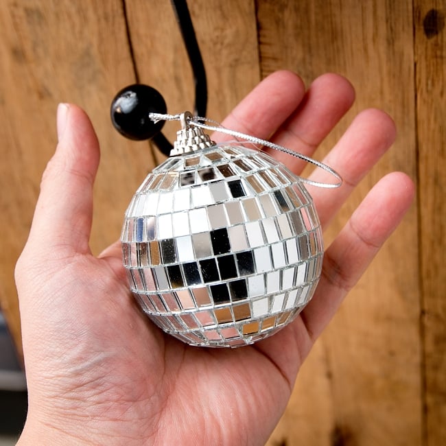 【9個セット】手のひらサイズのミラーボール パーティーなどの装飾へ[70mm] 7 - 手のひらサイズながら、キラキラしっかり輝きます。