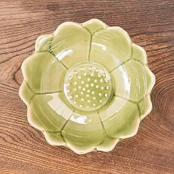 エスニック気分を盛り上げる　ロータスボウル　17cm　Yellow greenの商品写真