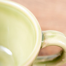 滑らかな釉薬が美しい タイの陶磁器マグカップ　Yellow green - サブ5