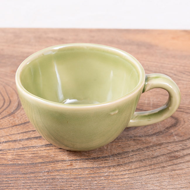 滑らかな釉薬が美しい タイの陶磁器マグカップ　Yellow green 6 - 横から見てみました