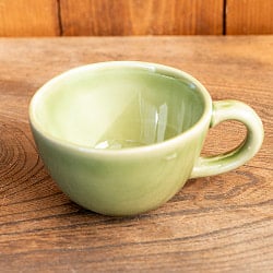 滑らかな釉薬が美しい タイの陶磁器マグカップ　Yellow greenの商品写真
