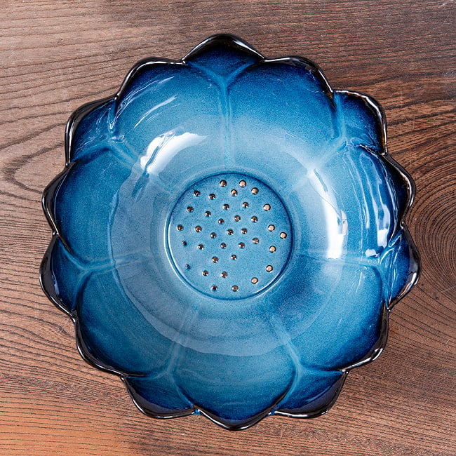 エスニック気分を盛り上げる　ロータスボウル　21cm　Blueの写真1枚目です。ニュアンスカラーなタイの陶磁器　蓮の花の形です蓮,ハスの花,睡蓮,タイ,陶磁器,皿,カップ,スプーン,食器セット,食器