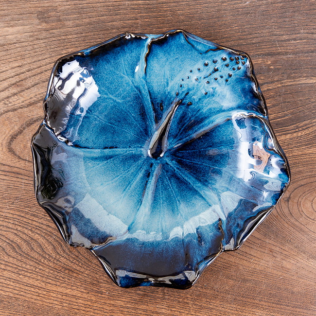 エスニック気分を盛り上げる　オーキッドプレート　20cm　Blueの写真1枚目です。ニュアンスカラーなタイの陶磁器　蘭の花の平皿　M　です蓮,ハスの花,睡蓮,タイ,陶磁器,皿,カップ,スプーン,食器セット,食器