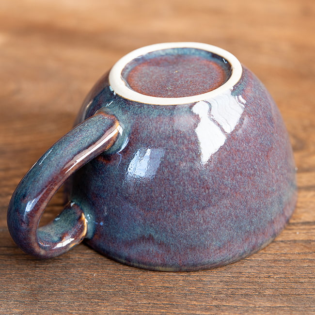 滑らかな釉薬が美しい タイの陶磁器マグカップ　Sky purple 9 - 下部もつるんまるんとしていて可愛い！