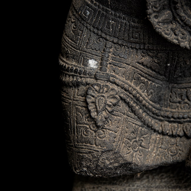 【58cm】アンティーク調 シータとラーマ 石像 インドネシアスタイルのヒンドゥ神像 11 - 細部を見てみました。